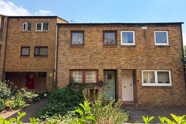 2 bed property, in 14 Lawn Road, £240,000