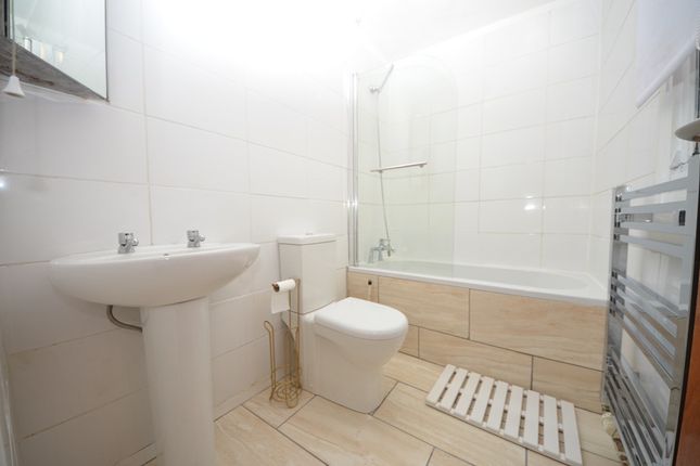 1 bed property, in Palace Road, £270,000
