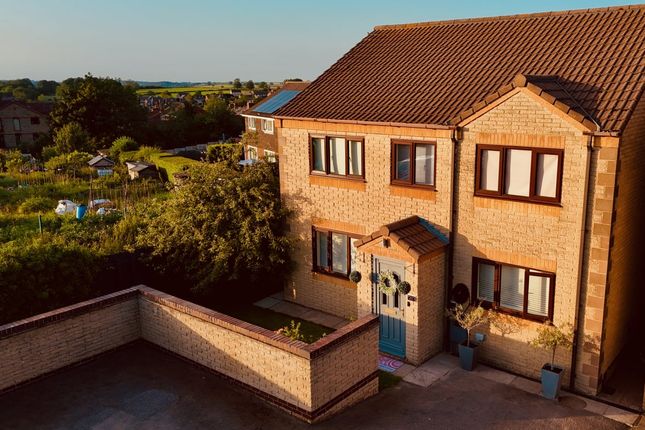 5 bed property, in High Edge Drive, £459,500
