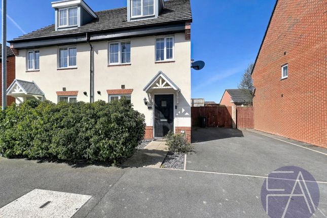 3 bed property, in Glovers Way, £290,000