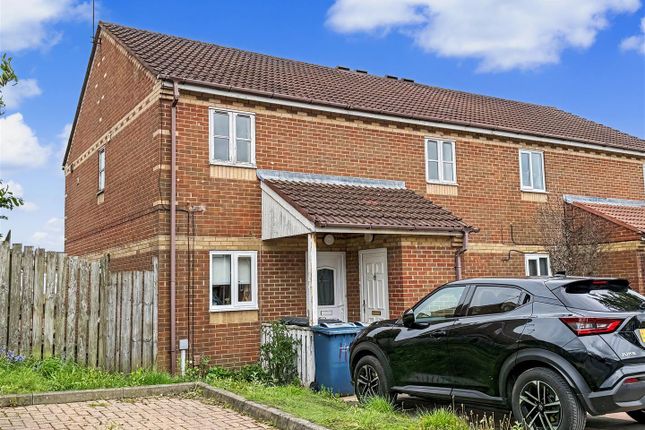 2 bed property, in Pinewood, £89,950