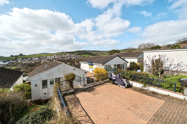 3 bed property, in Higher Coombe Drive, £280,000