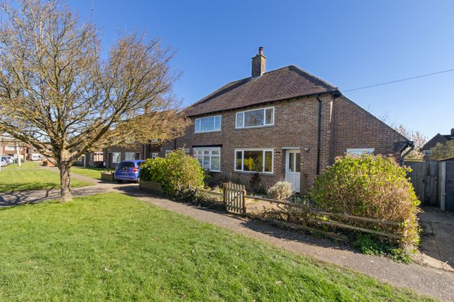 2 bed property, in Orchard Side, £285,000