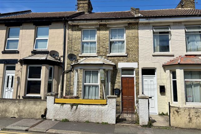 2 bed property, in Rochester Avenue, £240,000
