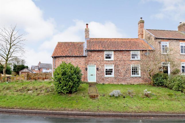 4 bed property, in Main Street, £550,000
