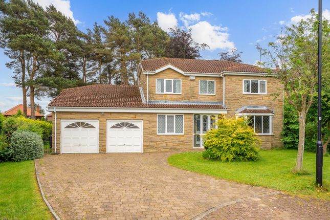 4 bed property, in The Lawns, £950,000