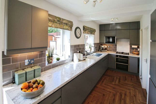 3 bed property, in Carr Gate Mount, £340,000