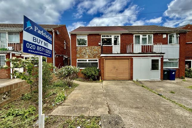 3 bed property, in Farm Close, £450,000