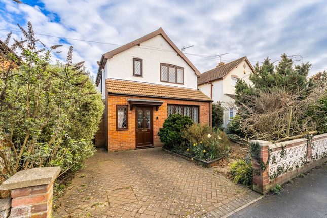 3 bed property, in Corie Road, £375,000