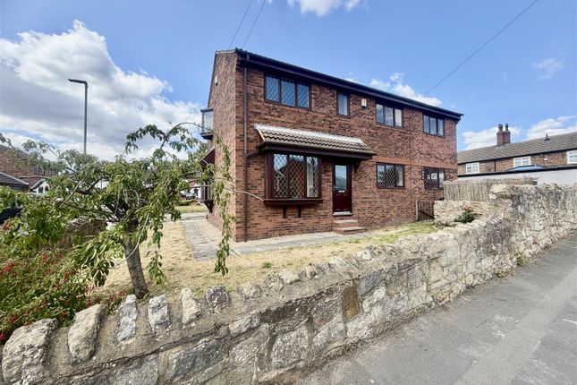 4 bed property, in Low Farm, £350,000