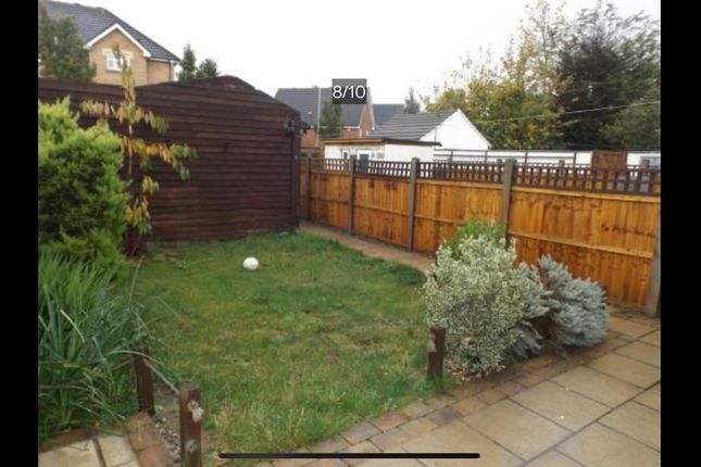 4 bed property, in Arterial Road, £382,000