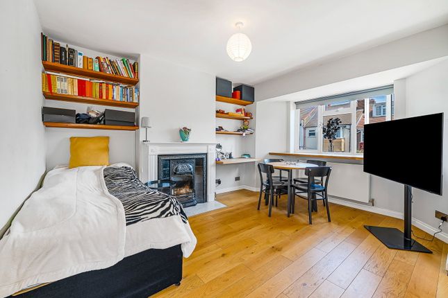 1 bed property, in Dartmouth Road, £270,000