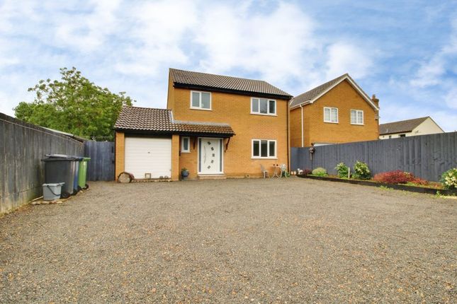 3 bed property, in High Street, £450,000