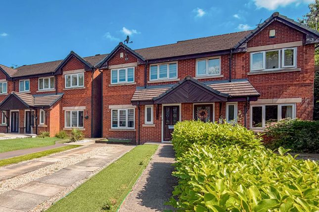 2 bed property, in Greengate Close, £165,000
