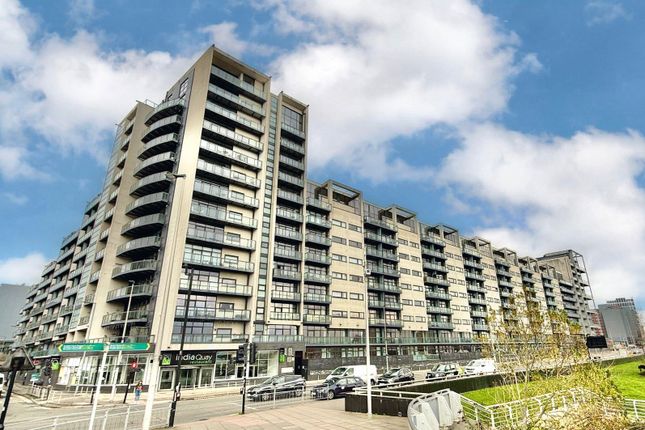 2 bed property, in Lancefield Quay, £230,000