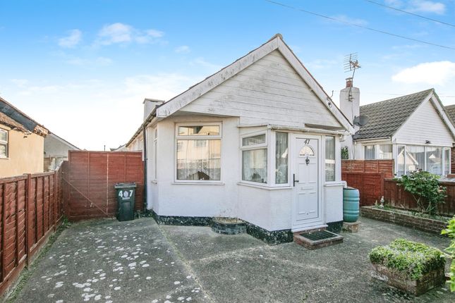 2 bed property, in Rosemary Way, £100,000