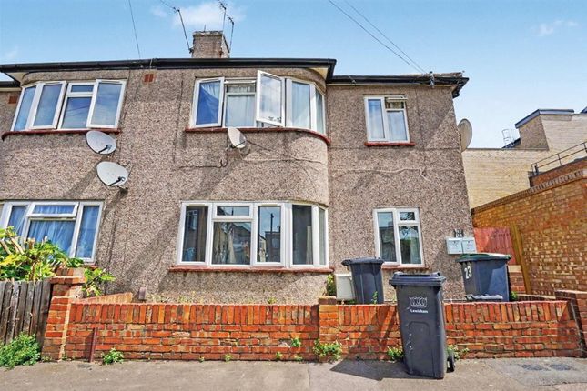 2 bed property, in Morena Street, £220,000