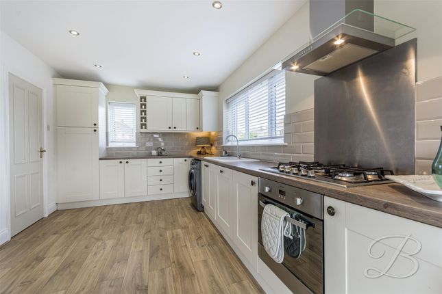3 bed property, in Hammerwater Drive, £230,000