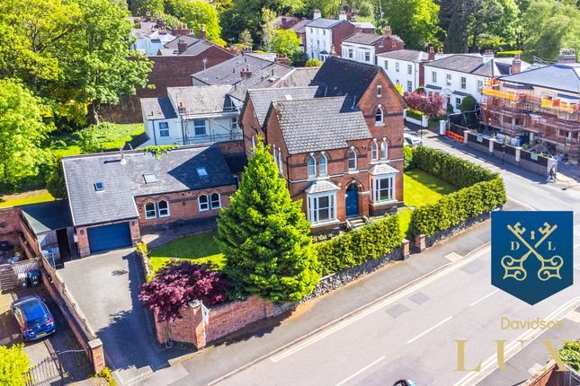 6 bed property, in Woodview Drive, £1,325,000