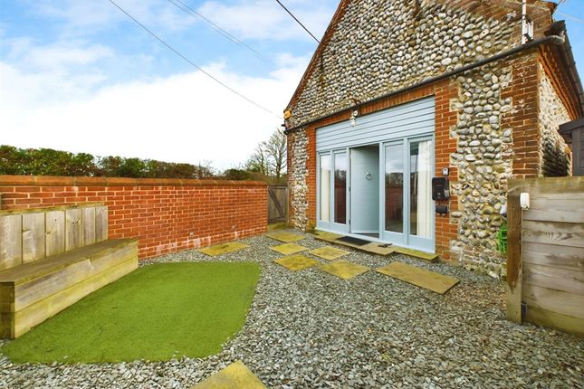 2 bed property, in Sustead, £295,000
