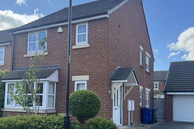 3 bed property, in Hawks Drive, £260,000