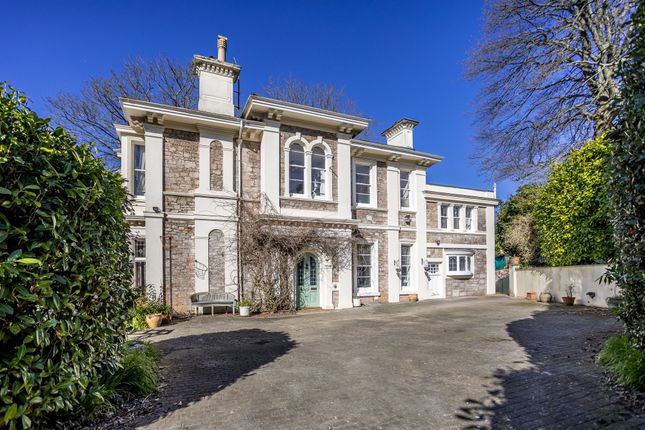6 bed property, in Wellswood, £1,200,000