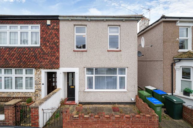 3 bed property, in Queens Road, £500,000