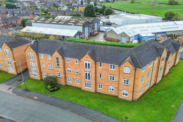 2 bed property, in Lowther Crescent, £76,000