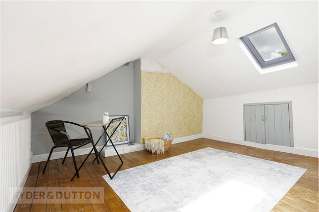 2 bed property, in Stoneswood Road, £200,000