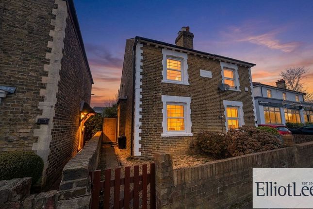 2 bed property, in Park Road, £375,000