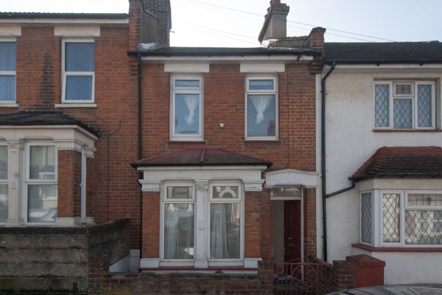 2 bed property, in Ross Street, £240,000