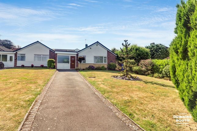 2 bed property, in Highcroft Crescent, £315,000