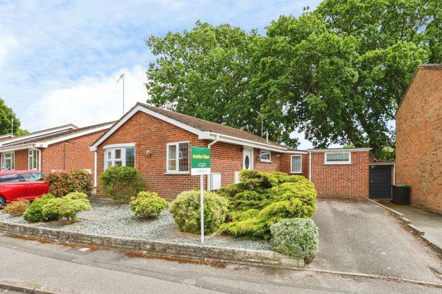3 bed property, in Seliot Close, £315,000