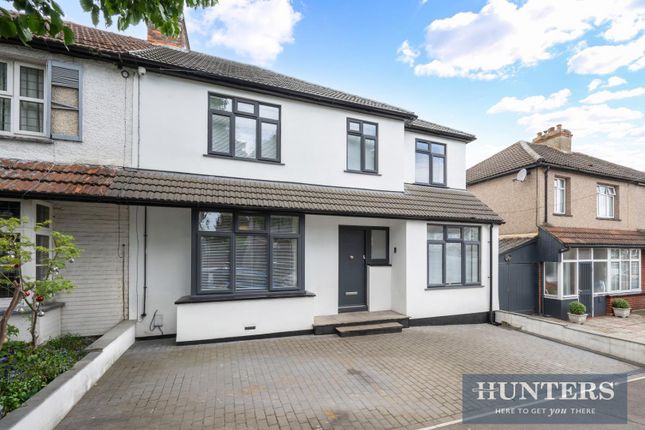 5 bed property, in Lavender Avenue, £1,000,000