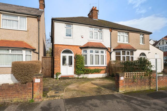 3 bed property, in Emmanuel Road, £765,000