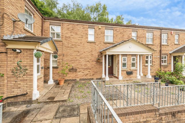 2 bed property, in The Green, £165,000