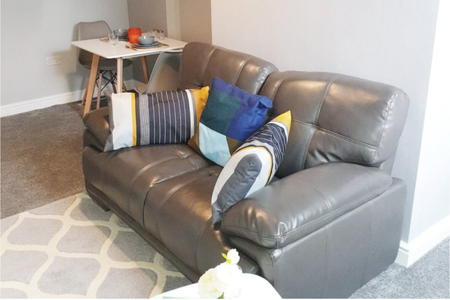 2 bed property, in Victoria Rd, £135,000