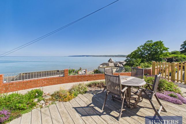 2 bed property, in Cliff Top, £290,000
