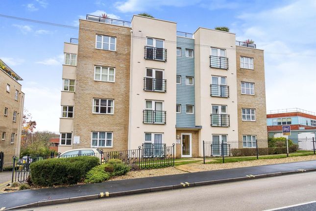 2 bed property, in Coxford Road, £190,000