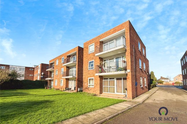 1 bed property, in Lessness Park, £210,000