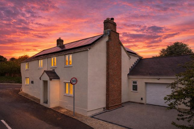 3 bed property, in Crewkerne Road, £475,000