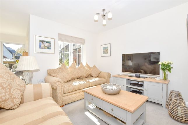3 bed property, in Hawthornden Grove, £600,000