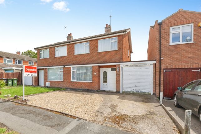 3 bed property, in Kew Drive, £300,000