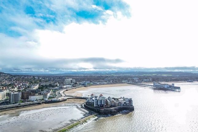 1 bed property, in Knightstone Causeway, £160,000