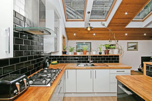 4 bed property, in Beach Road, £520,000