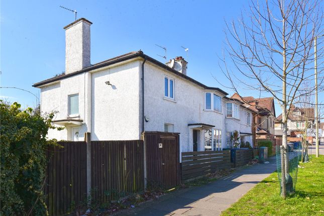 2 bed property, in Hale Lane, £425,000