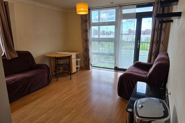 1 bed property, in Maltings Close, £325,000