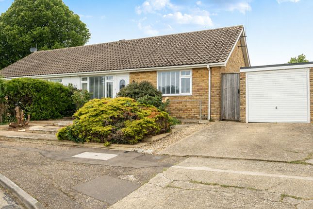 2 bed property, in Ashleigh Close, £365,000