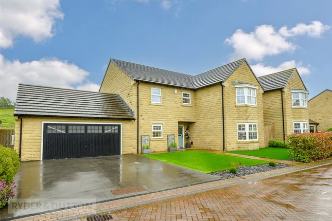 5 bed property, in Vicarage Meadows, £700,000