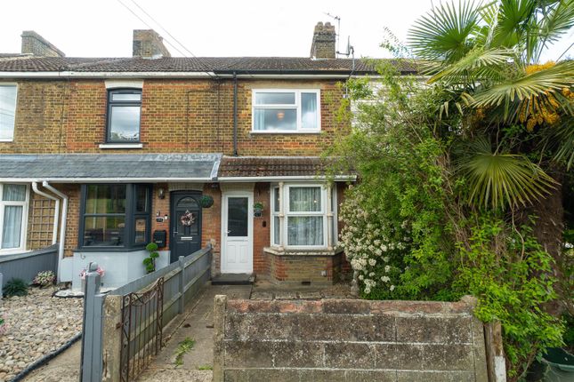 2 bed property, in Rochester Road, £260,000